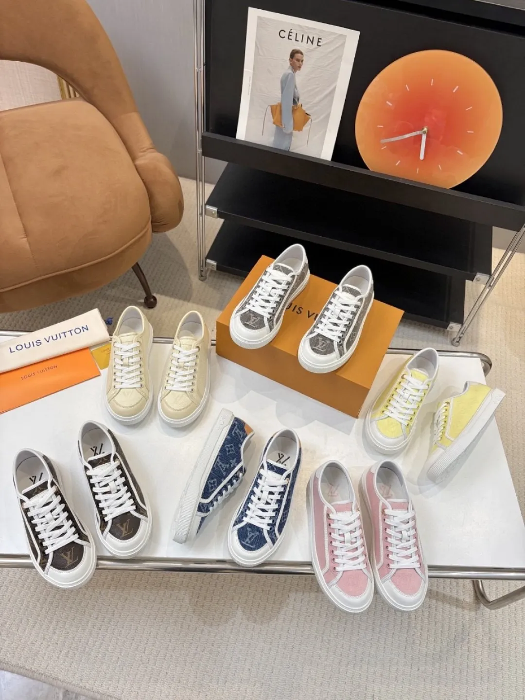 p580🐮🐮LV couple skate shoes｜Classic jacquard, the ultimate code for a sweet outing! 👫** This pair of shoes is Louis Vuitton's love letter to fashionistas💌 - **classic presbyopic skate shoes**, the perfect choice for couples to go out on the street!    🔸 **Luxury details are a must-have**: Jacquard fabric   🔸 **So comfortable that you don’t want to take it off**: The sheepskin lining is skin-friendly and breathable, warm in autumn and winter without stuffing your feet, refreshing in spring and summer without being sticky, and you can wear it with a high-end feel in all seasons!   🔸 **Steady sense of security**: Non-slip rubber outsole, perfect grip, accompanying you through romantic streets.    **💑 Couple outfit inspiration**: ▪️ For boys, pair with leggings + baseball cap for a trendy street look!   ▪️ Girls can wear short skirts or shark pants, and the sweet and cool style is easy to choose~ **#Louis Vuitton #couple shoes #presbyopia classic** **👉 Click to collect and become the most fashionable CP in the circle of friends with him! ** Fabric: Imported cowhide/classic jacquard fabric Lining: Sheepskin lining Sole: Original rubber sole Size: Women’s size 35-42 (40/41/42 customized) Men’s size 39-45 (39.45 customized)